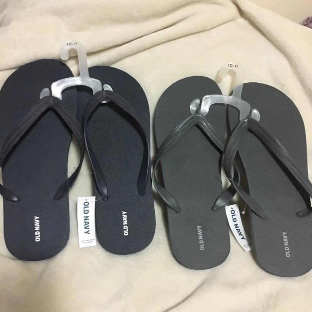 NWT Men’s old navy flip flops